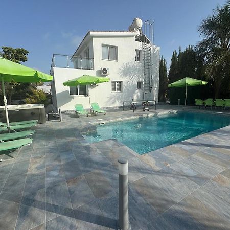 Villa Coralia Gardens 1Km From Coral Bay Beach Esterno foto