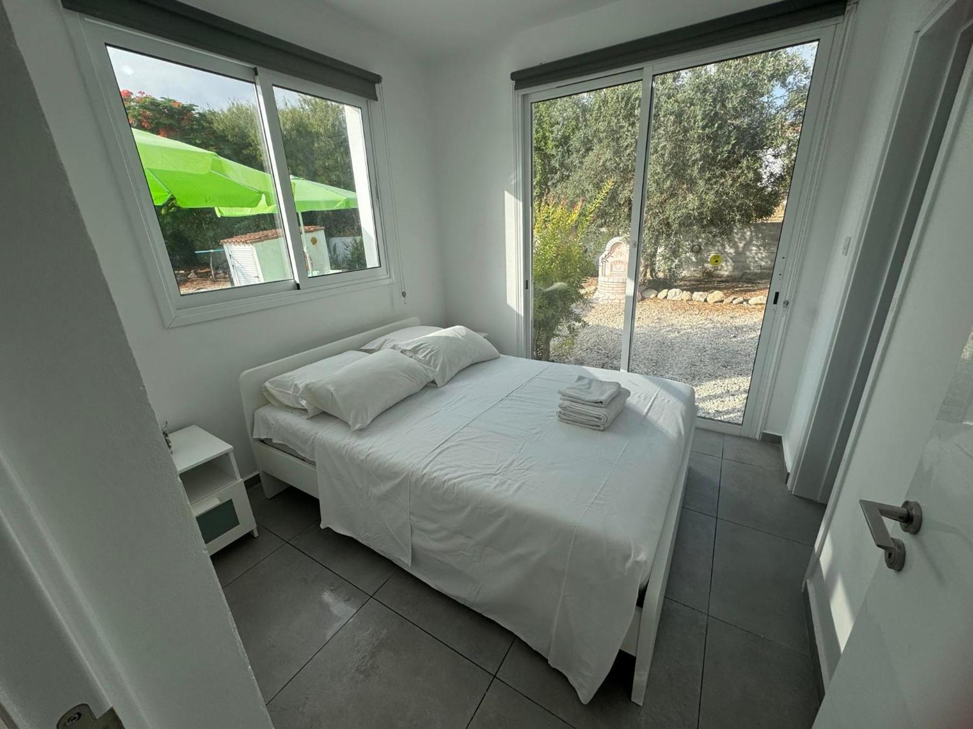 Villa Coralia Gardens 1Km From Coral Bay Beach Esterno foto