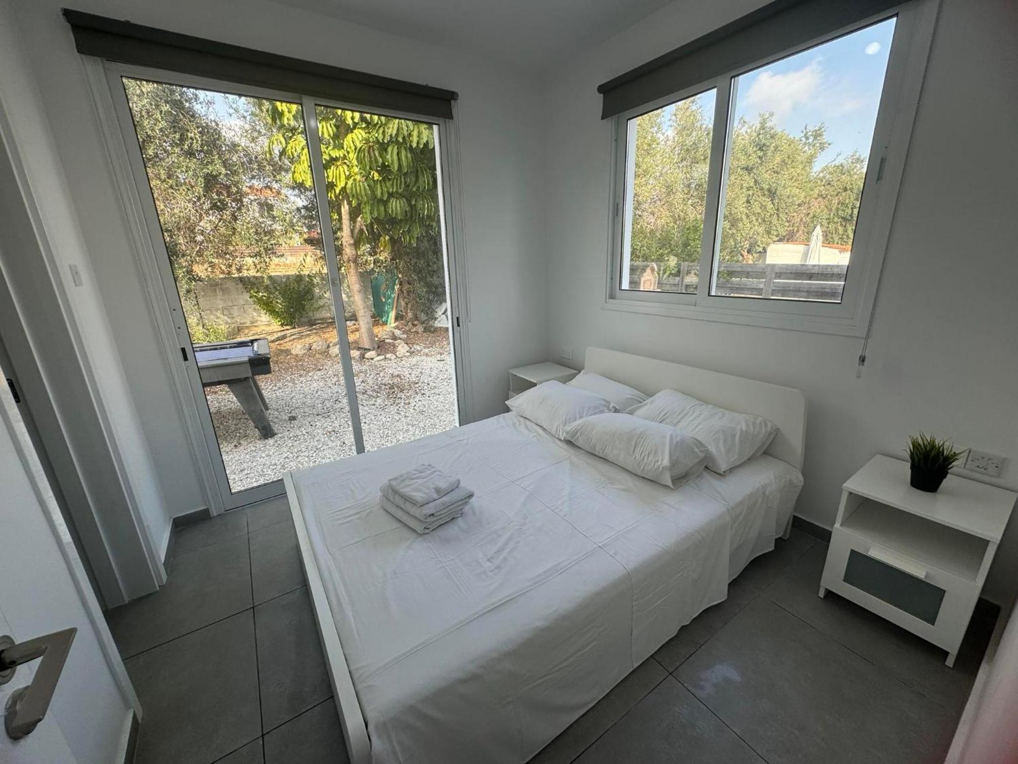 Villa Coralia Gardens 1Km From Coral Bay Beach Esterno foto