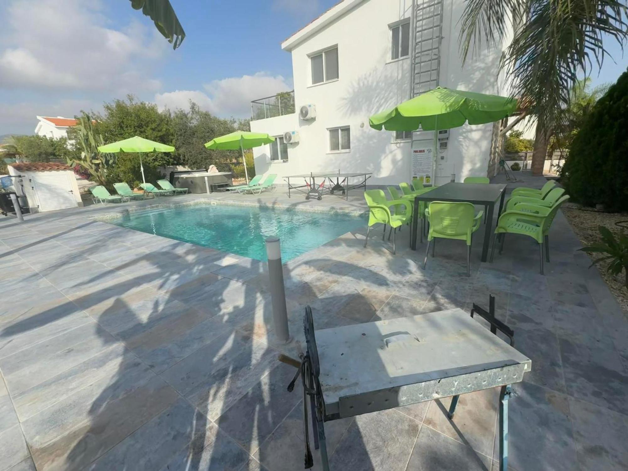 Villa Coralia Gardens 1Km From Coral Bay Beach Esterno foto