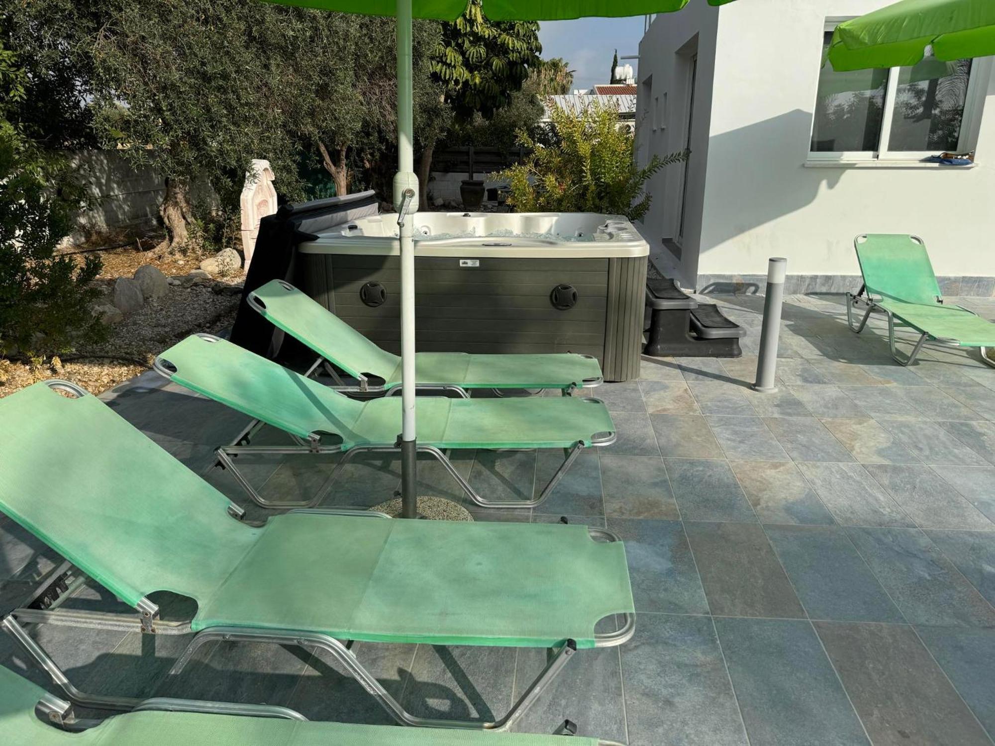 Villa Coralia Gardens 1Km From Coral Bay Beach Esterno foto